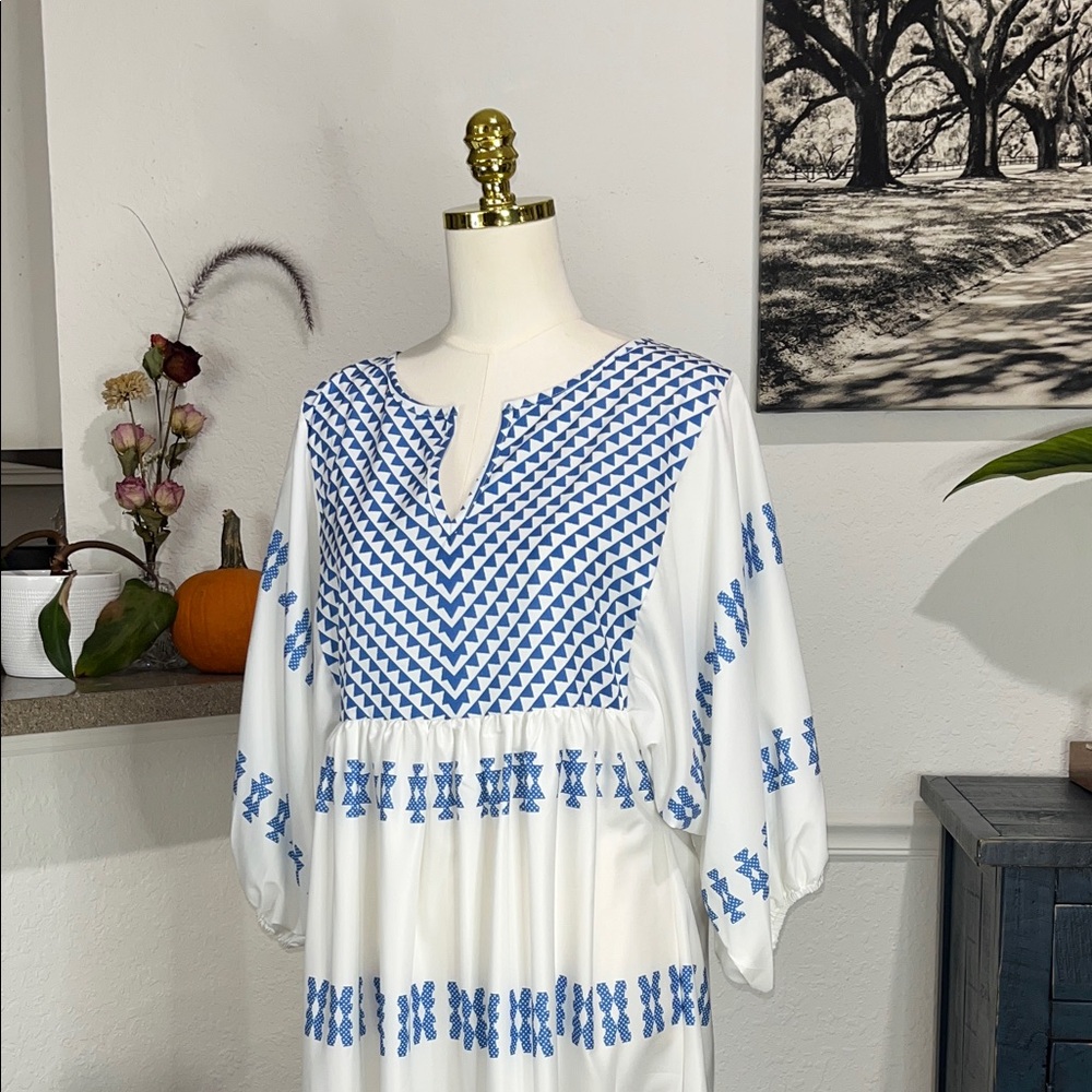 Stylish Blue and White Patterned Women's Dress Large - Picture 4 of 11